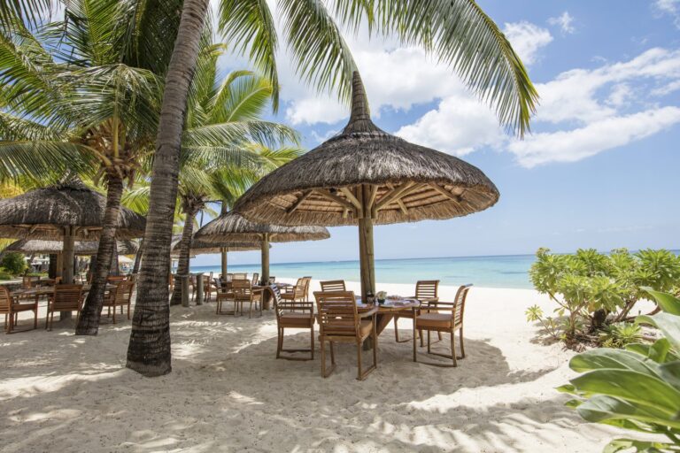 beach restaurant paradis beachcomber