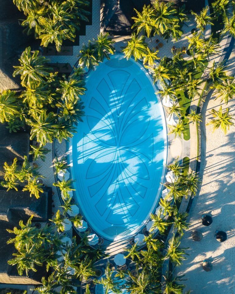 paradis-beachcomber-swimming-pool