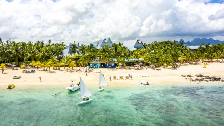 victoria-beachcomber-resort-and-spa