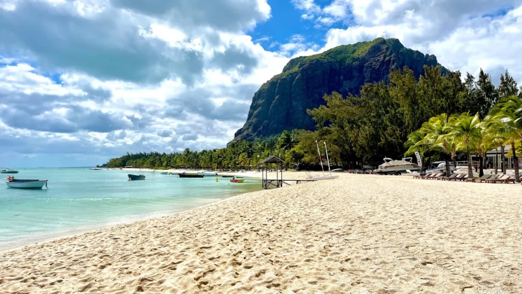 le morne beach